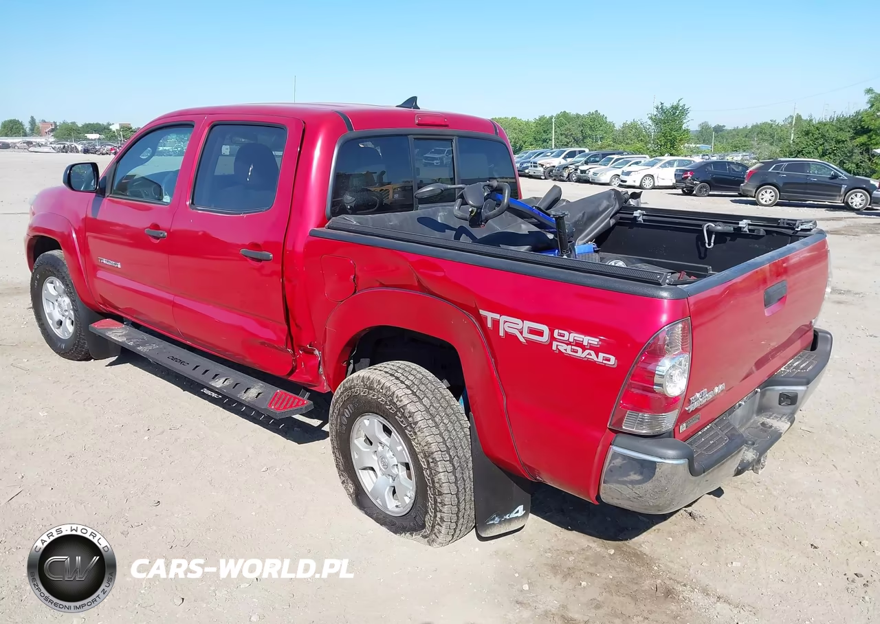 2015 Toyota Tacoma Base V6 VIN:3TMLU4EN7FM165577 - 3