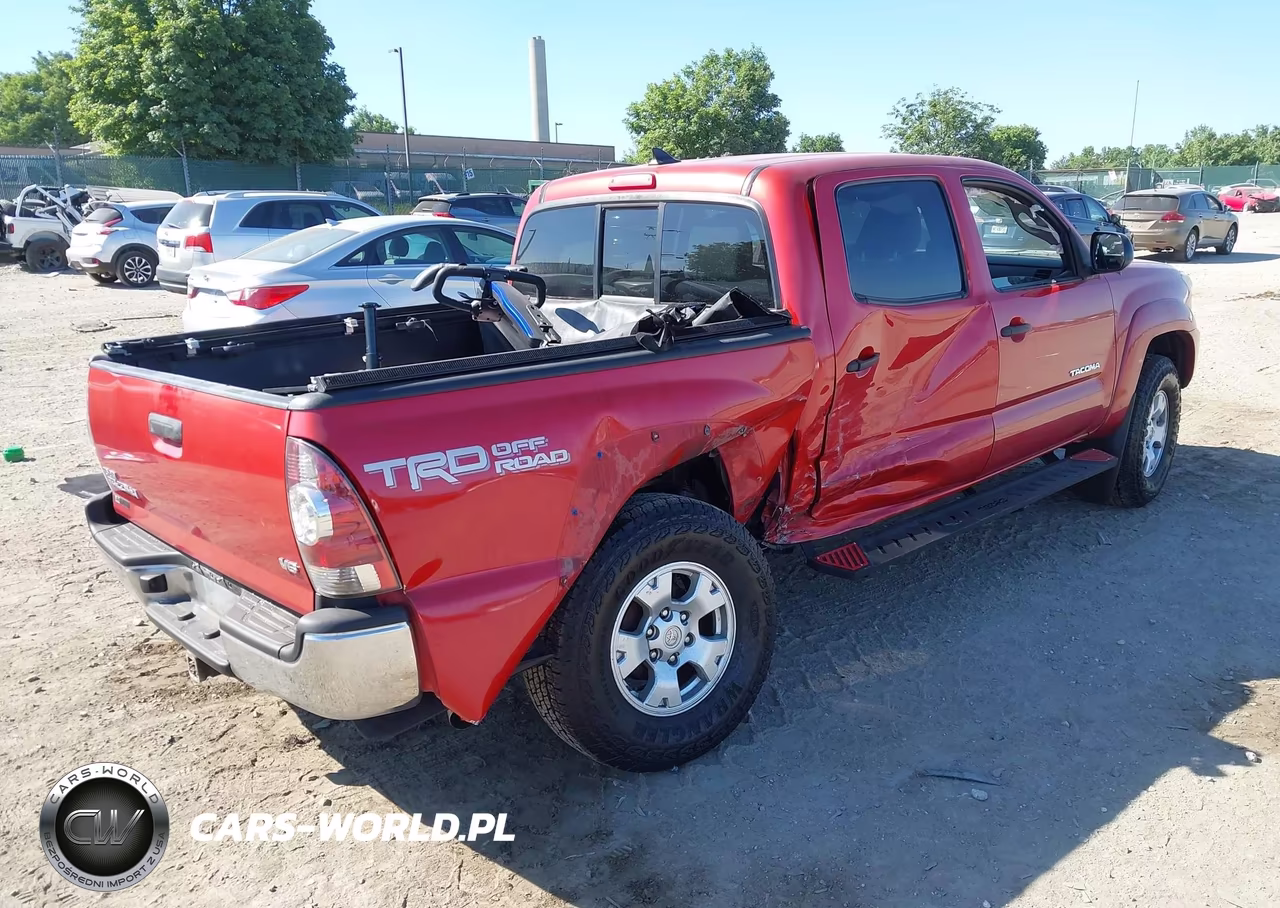 2015 Toyota Tacoma Base V6 VIN:3TMLU4EN7FM165577 - 4