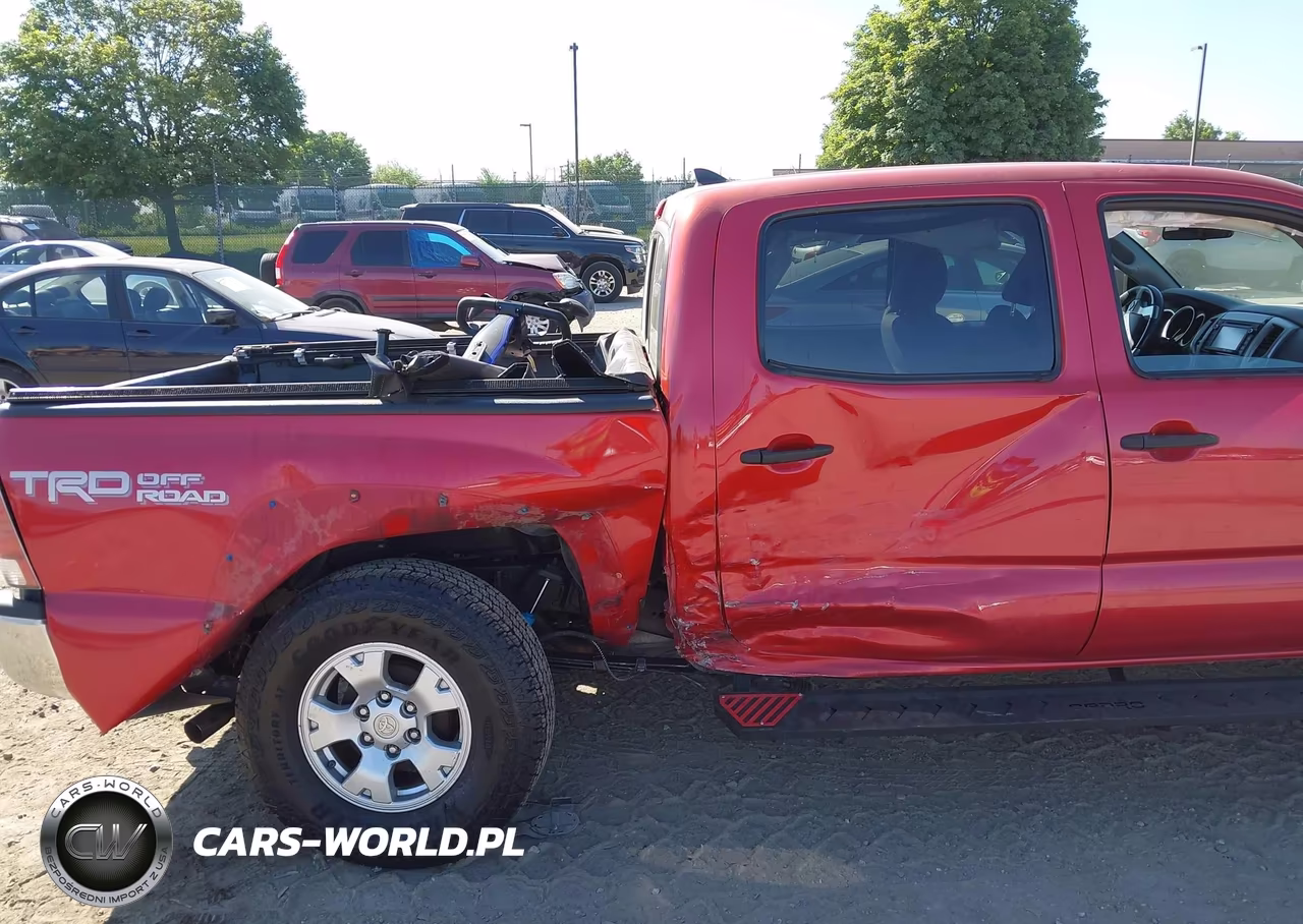 2015 Toyota Tacoma Base V6 VIN:3TMLU4EN7FM165577 - 6