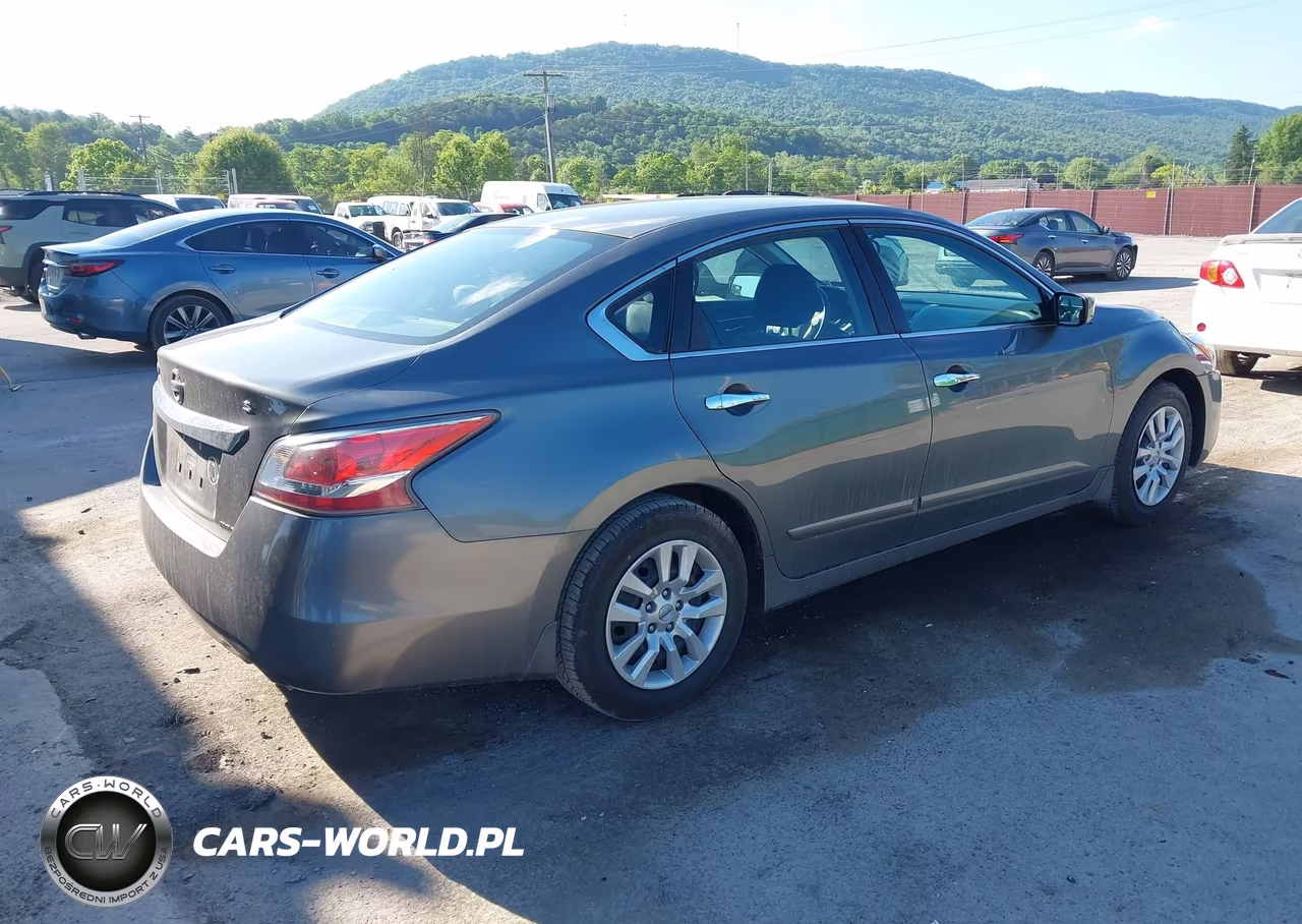 2015 Nissan Altima 2.5 S VIN:1N4AL3AP5FN923469 - 4