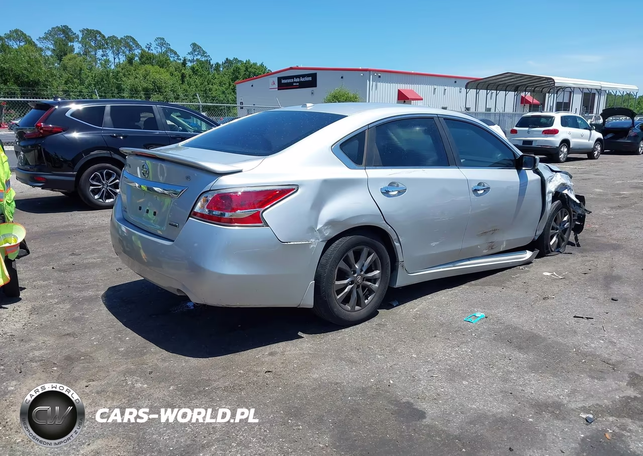 2015 Nissan Altima 2.5 S VIN:1N4AL3AP8FC574741 - 4
