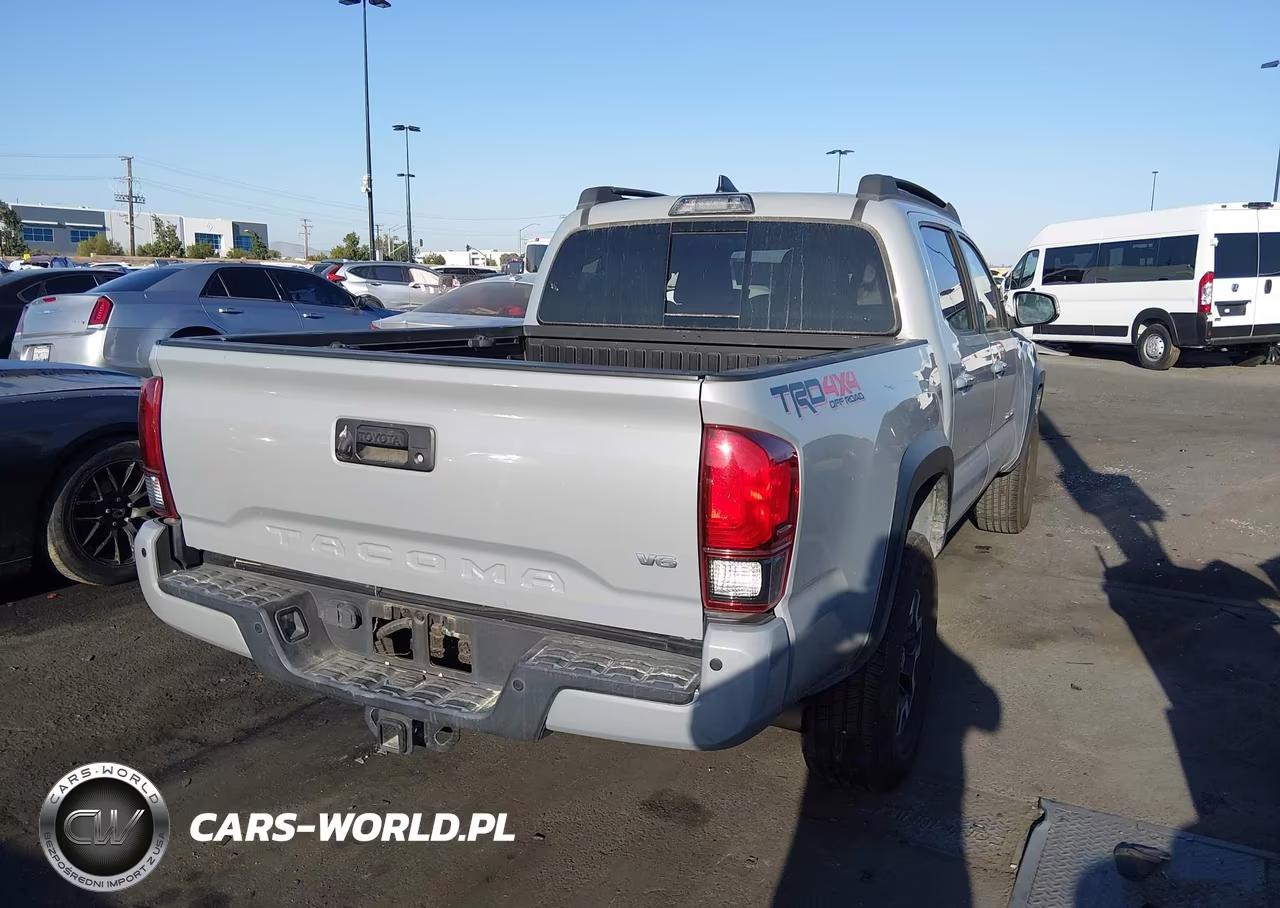 2018 Toyota Tacoma Trd Off Road VIN:3TMCZ5AN5JM152204 - 4
