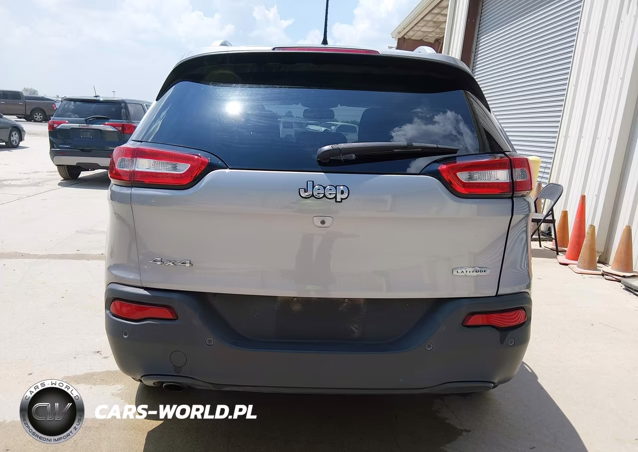 2018 Jeep Cherokee Latitude 4X4 VIN:1C4PJMCB4JD528604 - 16