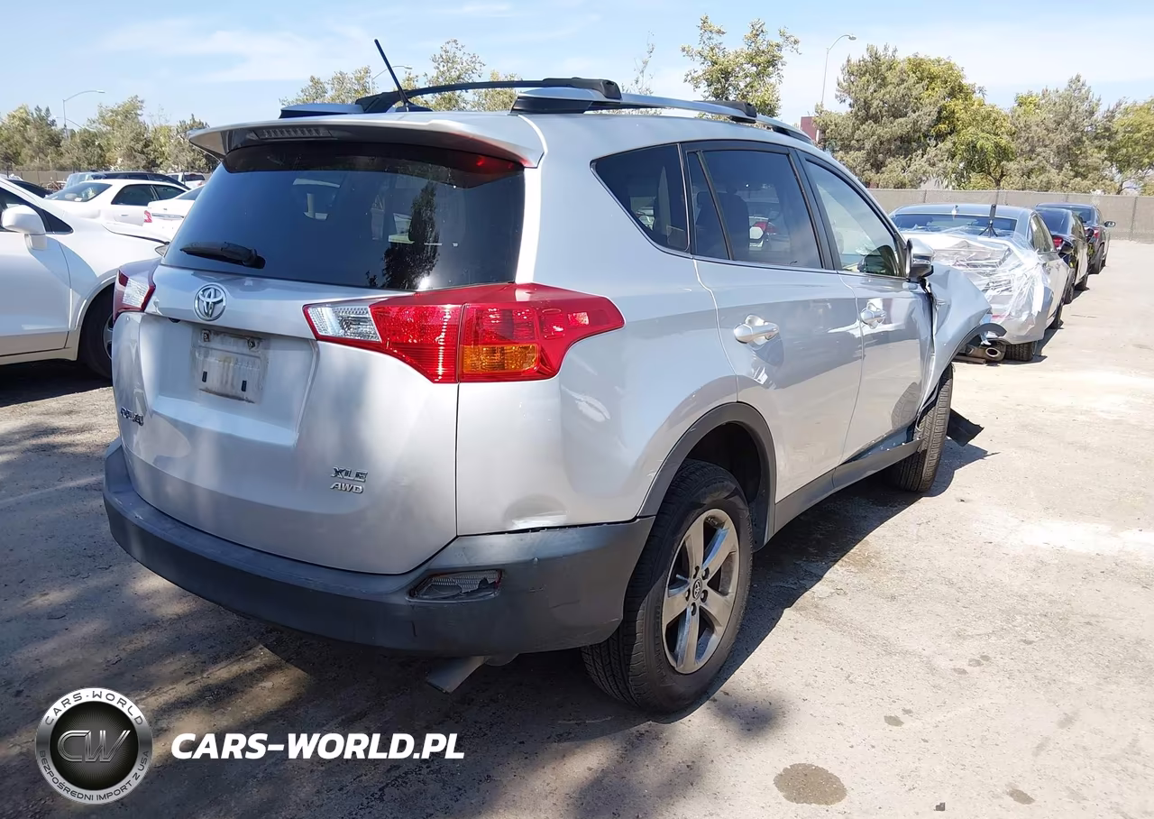 2015 Toyota Rav4 Xle VIN:JTMRFREV0FD132384 - 4