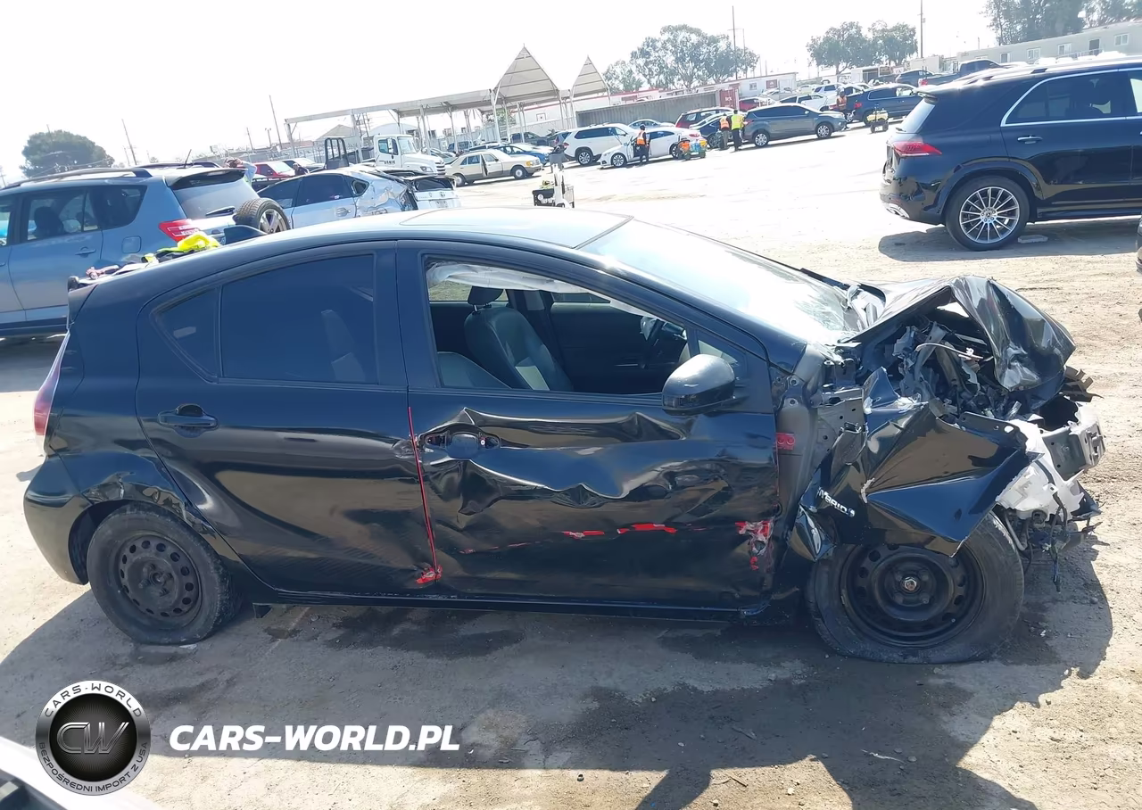 2015 Toyota Prius C Four VIN:JTDKDTB33F1113613 - 14