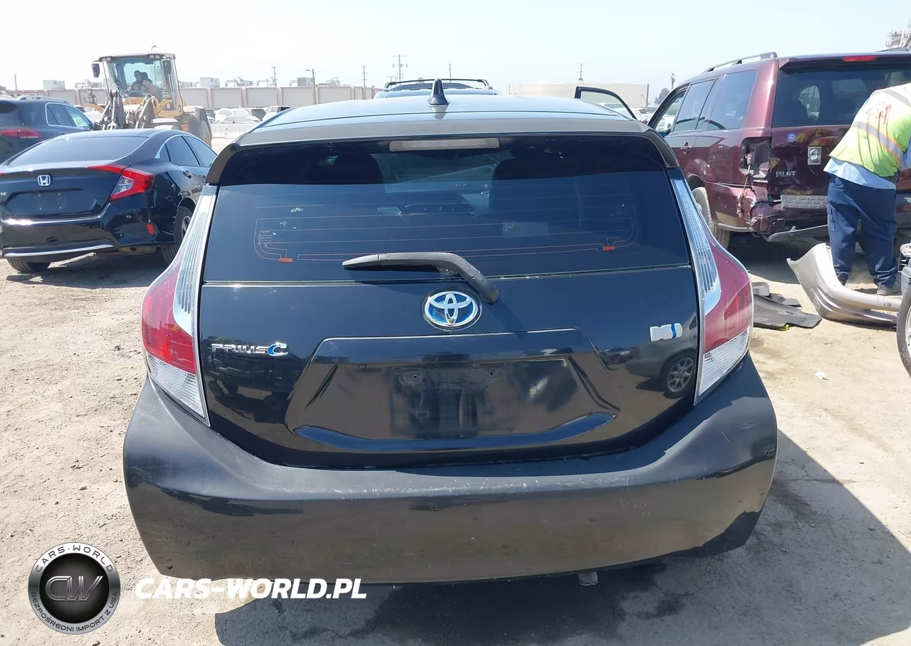 2015 Toyota Prius C Four VIN:JTDKDTB33F1113613 - 17