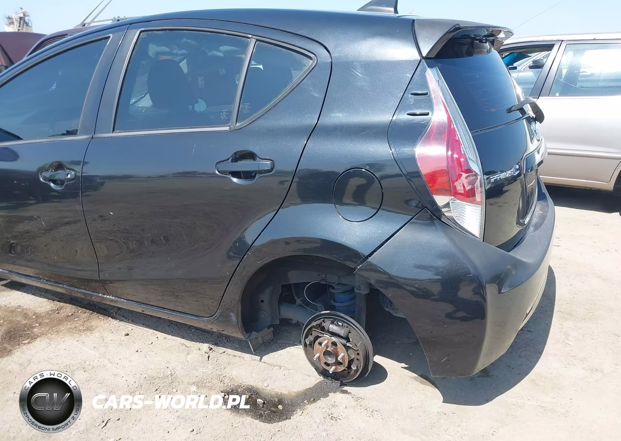 2015 Toyota Prius C Four VIN:JTDKDTB33F1113613 - 21