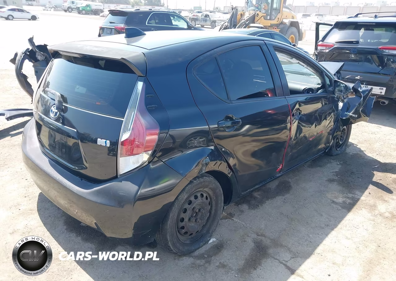 2015 Toyota Prius C Four VIN:JTDKDTB33F1113613 - 4