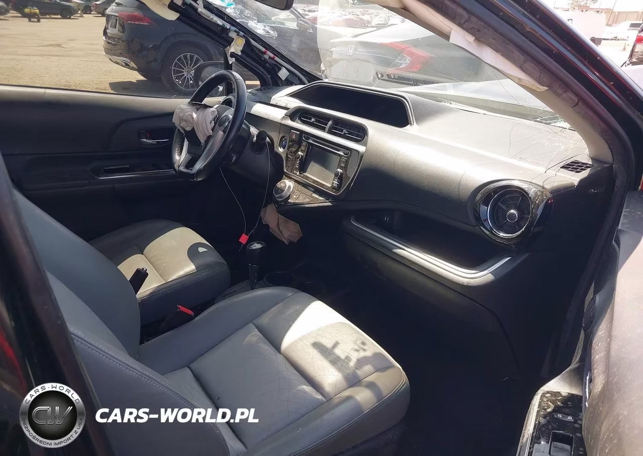 2015 Toyota Prius C Four VIN:JTDKDTB33F1113613 - 5