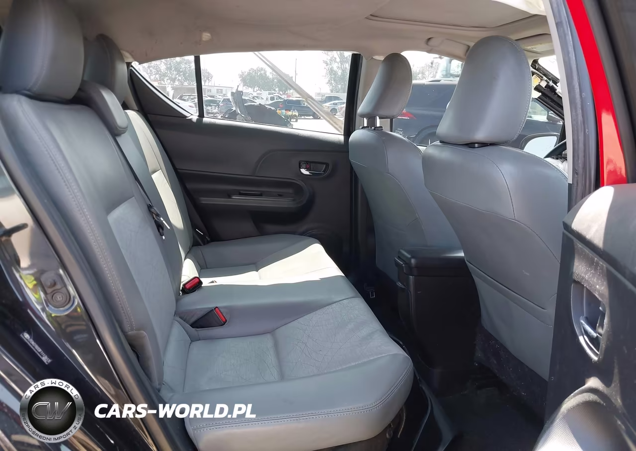 2015 Toyota Prius C Four VIN:JTDKDTB33F1113613 - 8