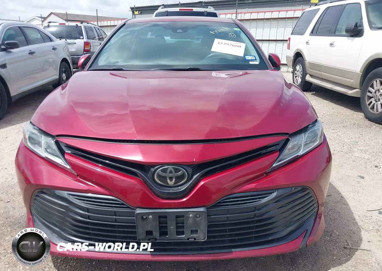 2018 Toyota Camry Le VIN:4T1B11HK4JU571384 - 12