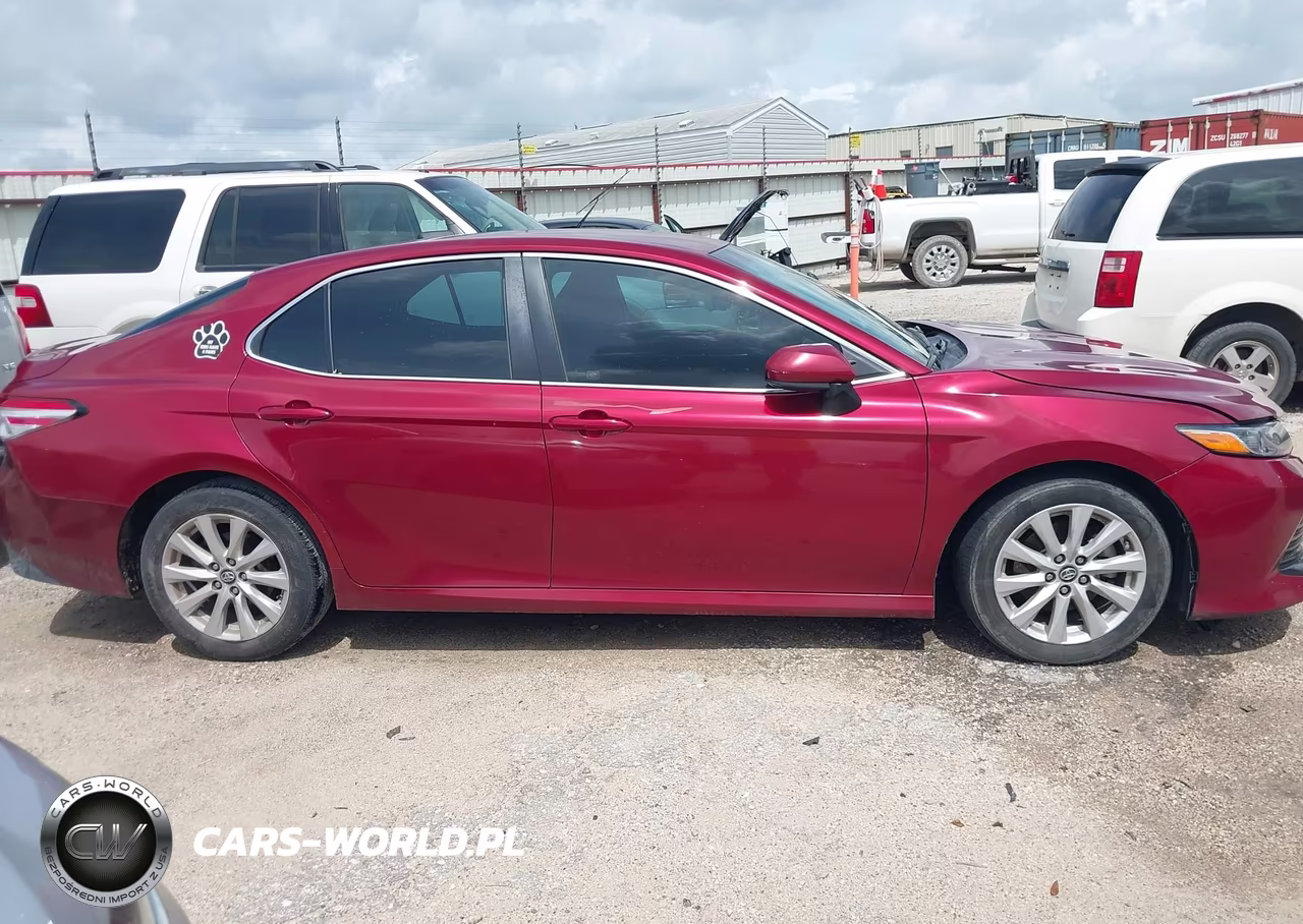 2018 Toyota Camry Le VIN:4T1B11HK4JU571384 - 13
