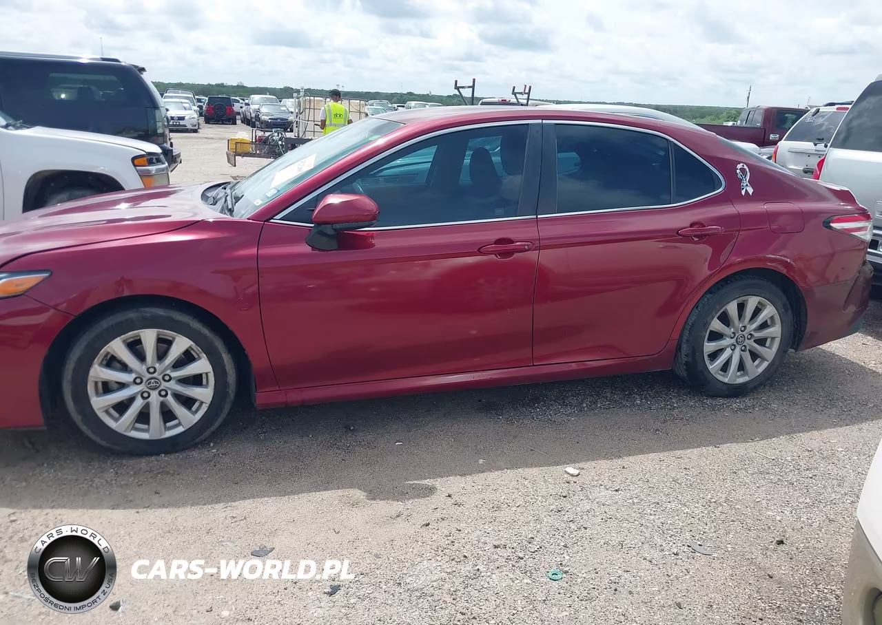 2018 Toyota Camry Le VIN:4T1B11HK4JU571384 - 14
