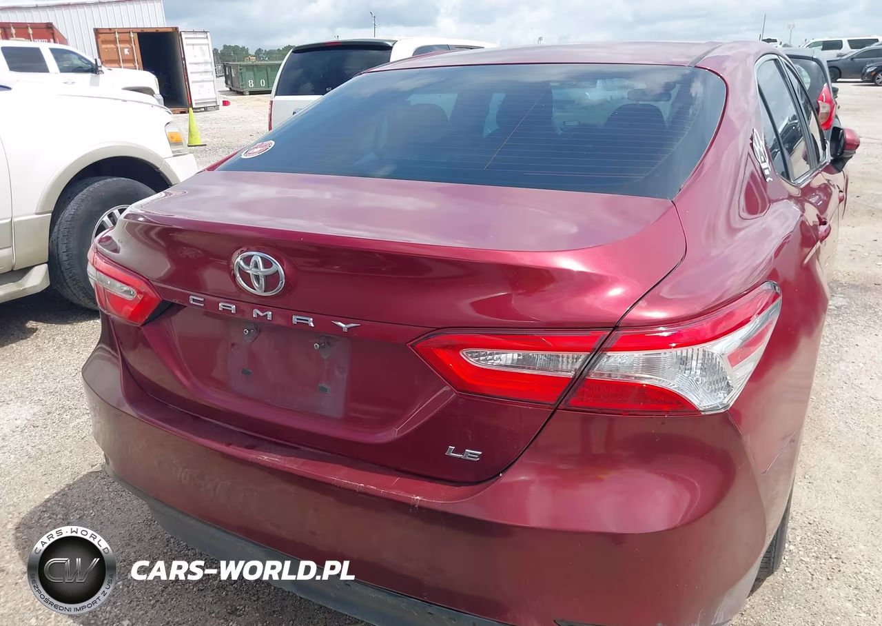 2018 Toyota Camry Le VIN:4T1B11HK4JU571384 - 16