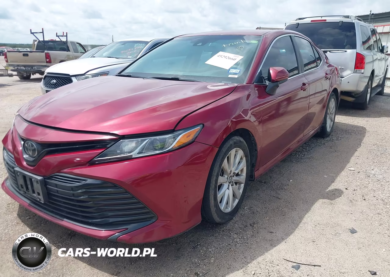 2018 Toyota Camry Le VIN:4T1B11HK4JU571384 - 2