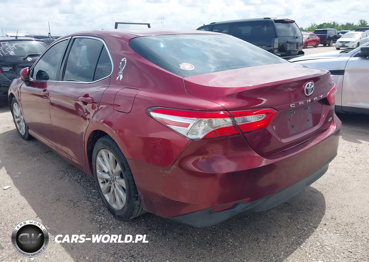 2018 Toyota Camry Le VIN:4T1B11HK4JU571384 - 3