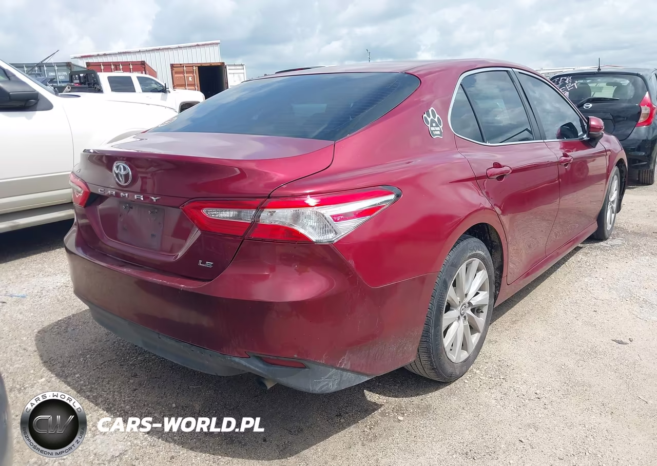 2018 Toyota Camry Le VIN:4T1B11HK4JU571384 - 4