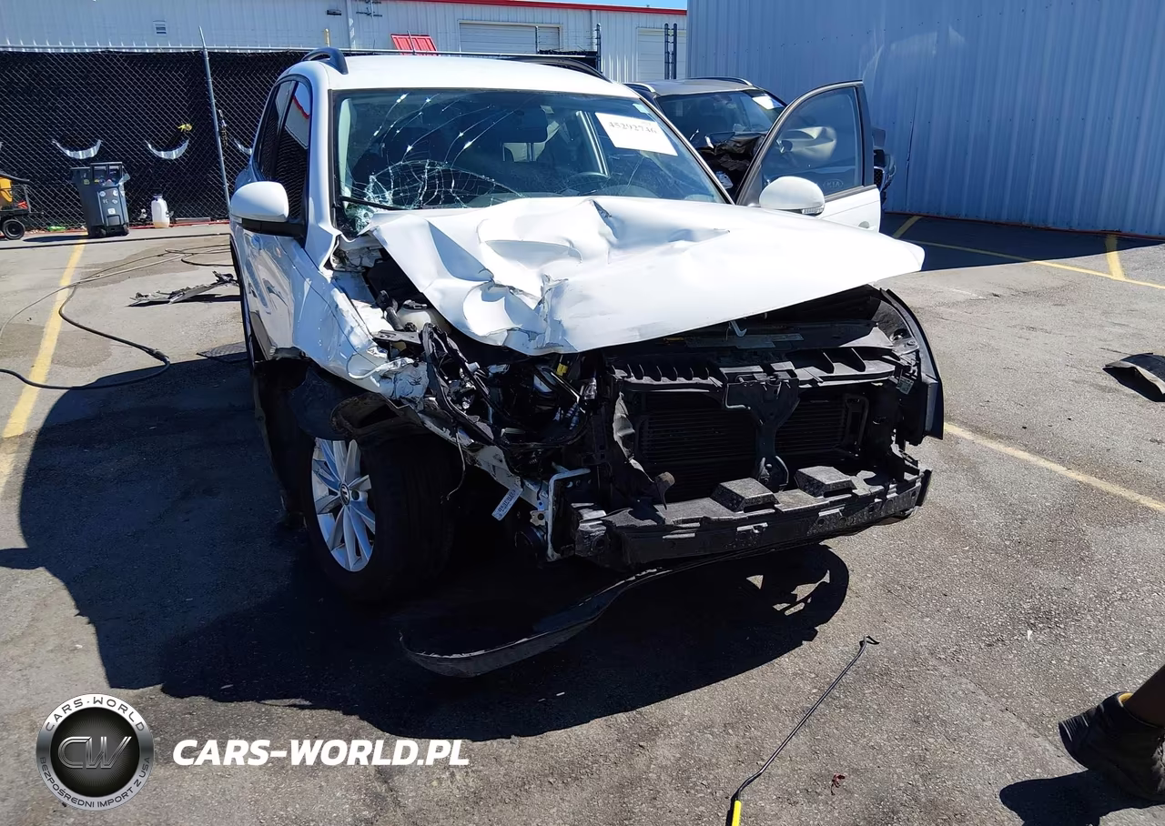 2017 Volkswagen Tiguan 2.0T-2.0T S VIN:WVGAV7AX2HK042501 - 6