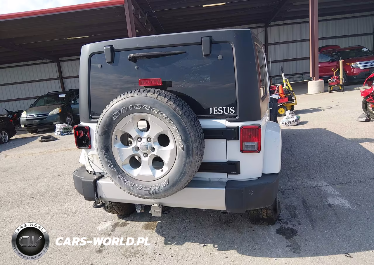 2015 Jeep Wrangler Unlimited Sahara VIN:1C4BJWEG5FL624446 - 16