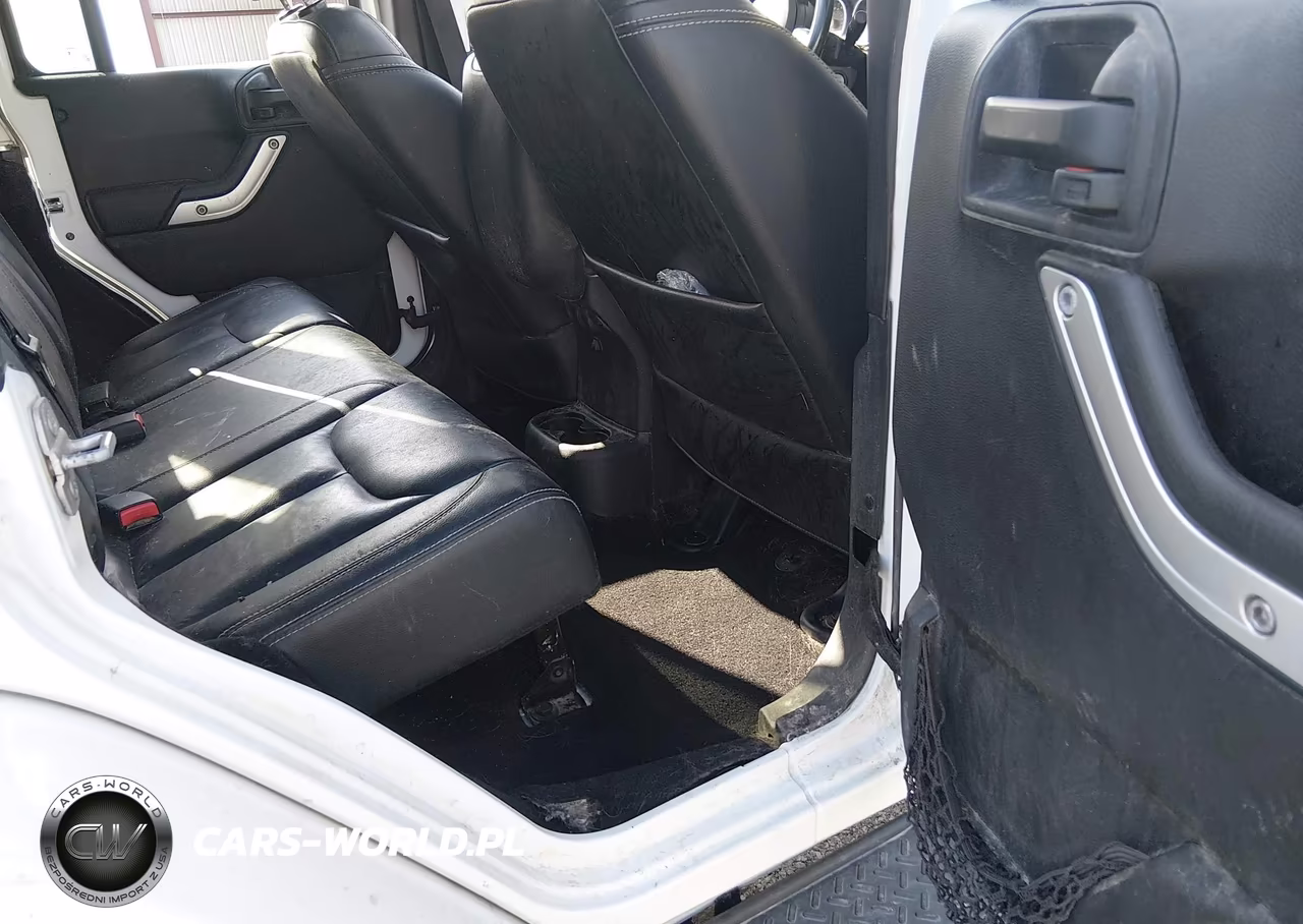 2015 Jeep Wrangler Unlimited Sahara VIN:1C4BJWEG5FL624446 - 8