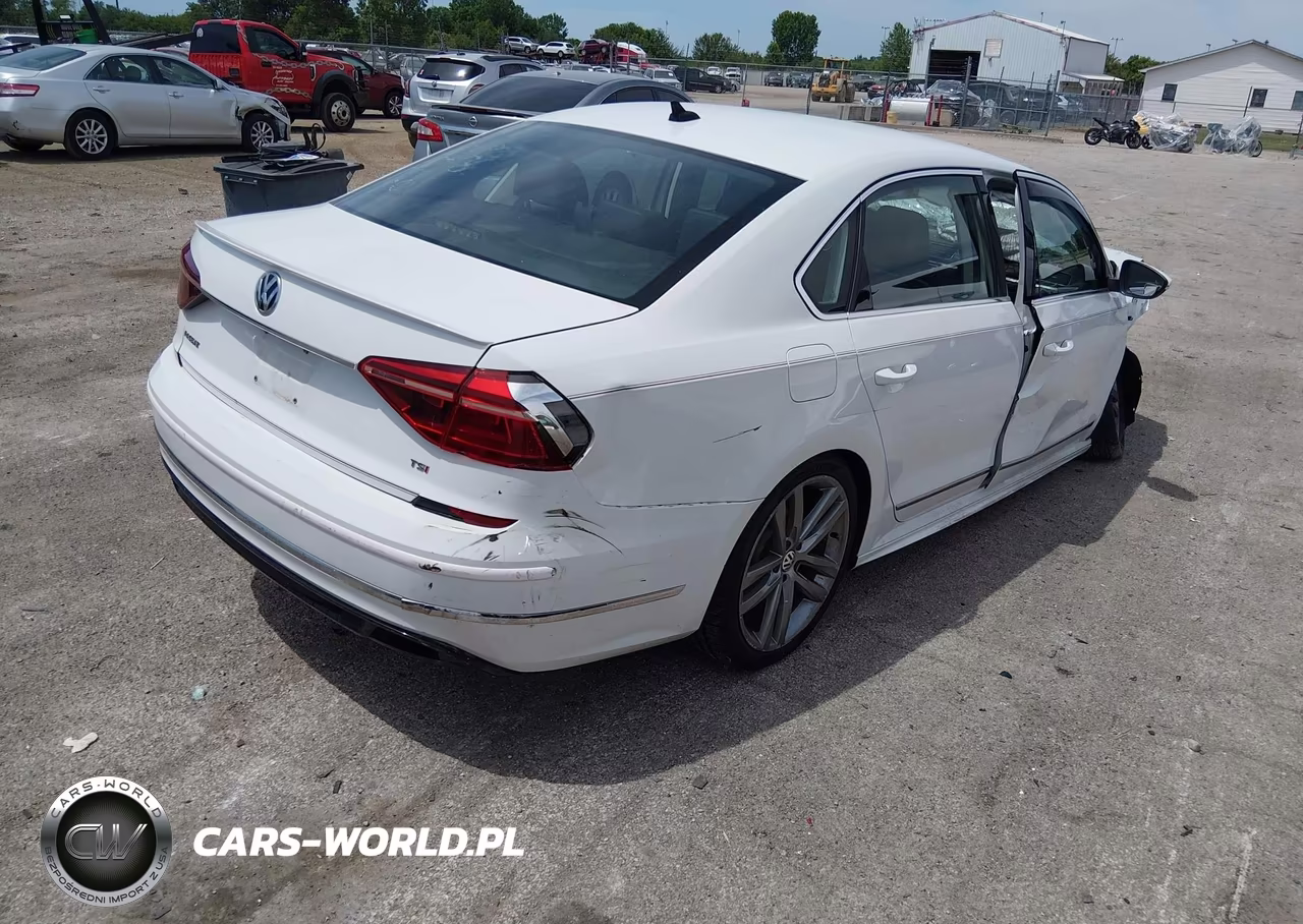 2017 Volkswagen Passat 1.8T R-Line VIN:1VWDT7A34HC017935 - 4