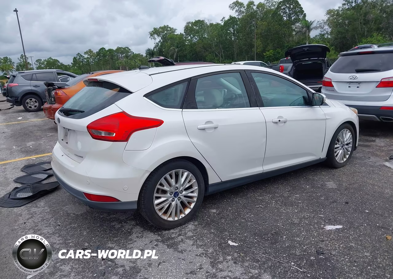 2016 Ford Focus Titanium VIN:1FADP3N23GL307007 - 4