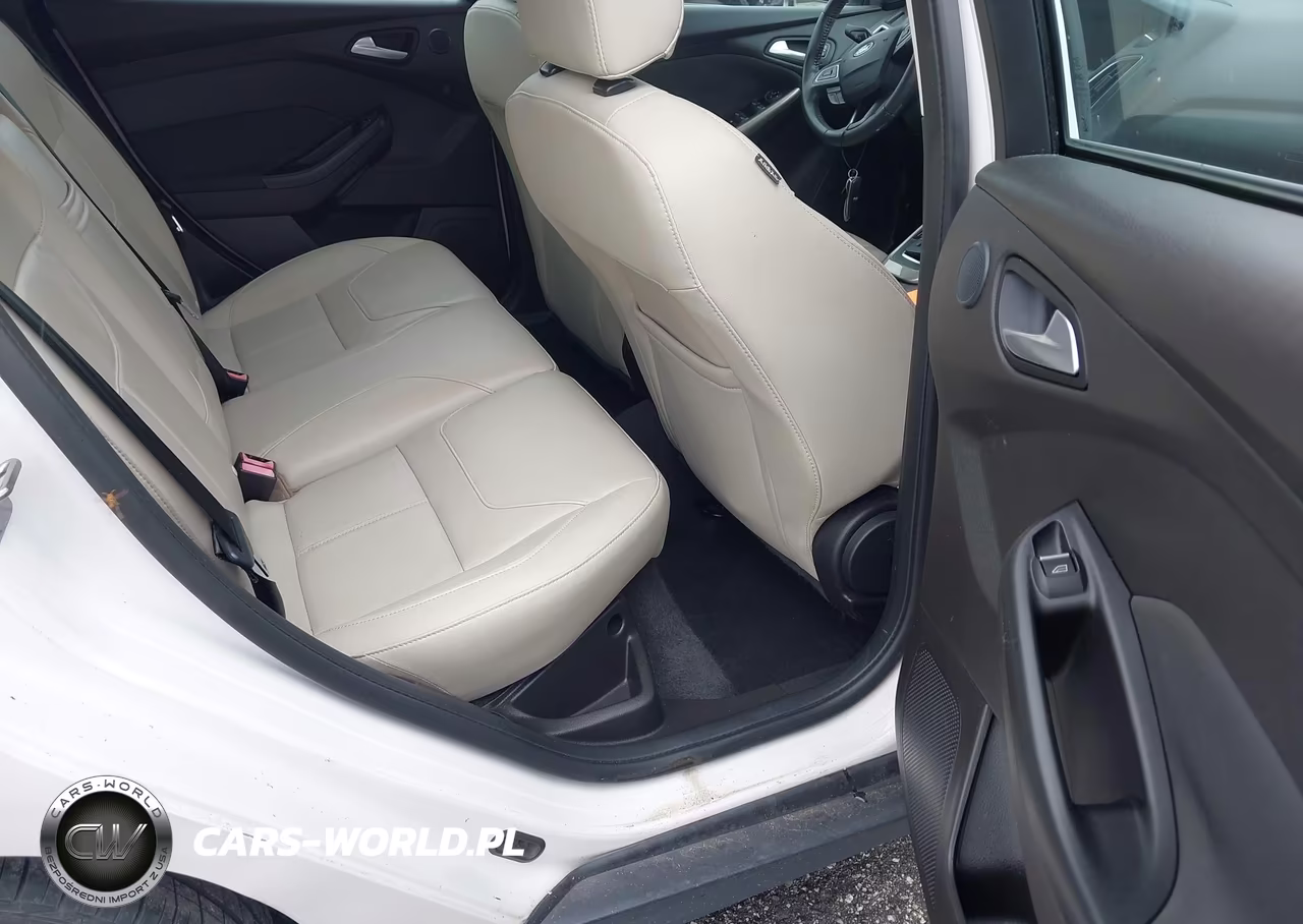 2016 Ford Focus Titanium VIN:1FADP3N23GL307007 - 8