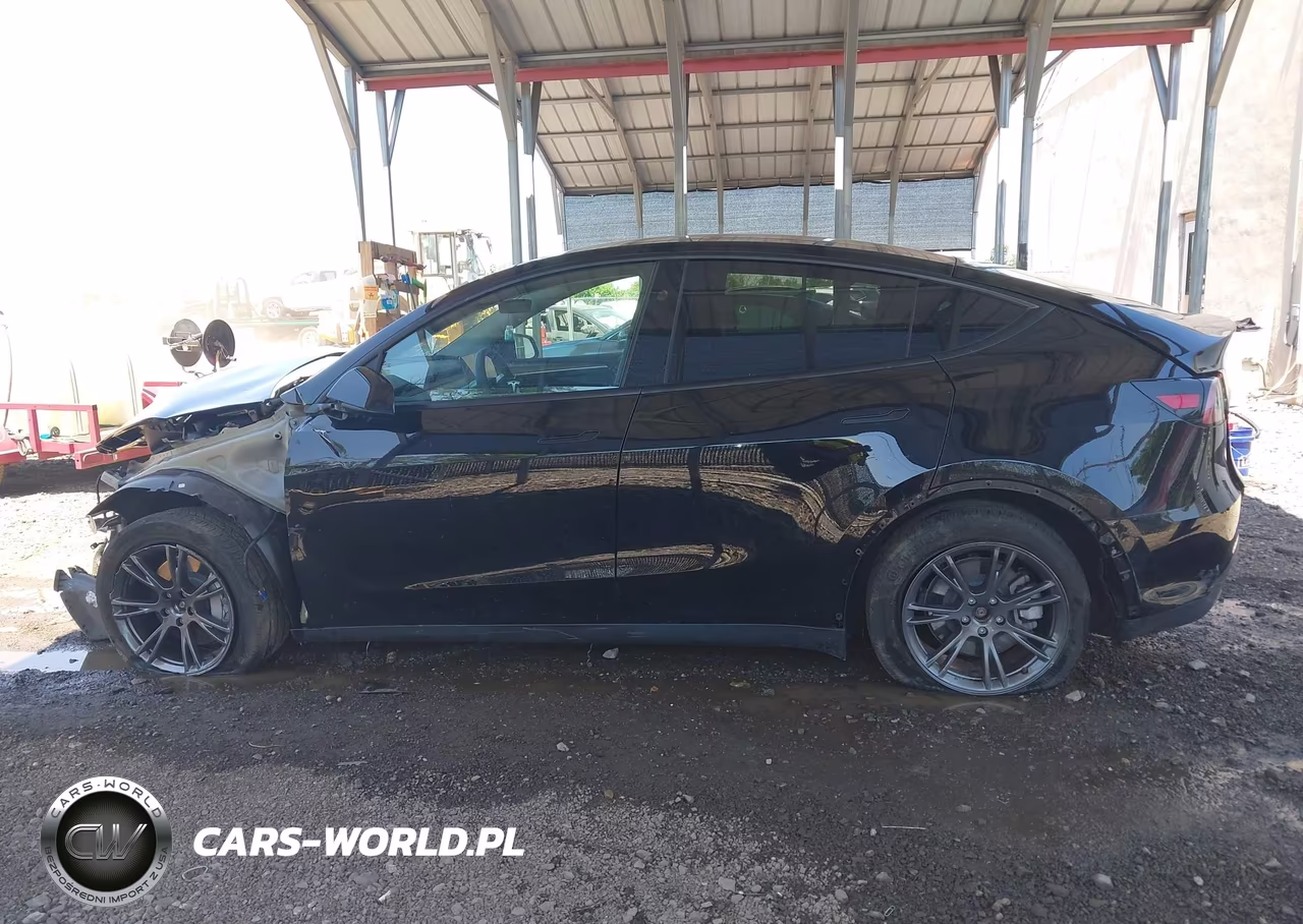 2024 Tesla Model Y Long Range Dual Motor All-Wheel Drive VIN:7SAYGAEE1RF105219 - 14