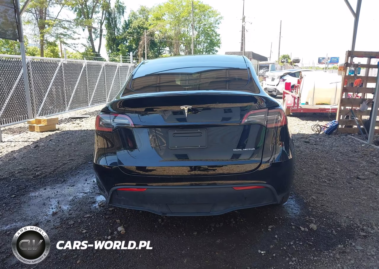 2024 Tesla Model Y Long Range Dual Motor All-Wheel Drive VIN:7SAYGAEE1RF105219 - 16