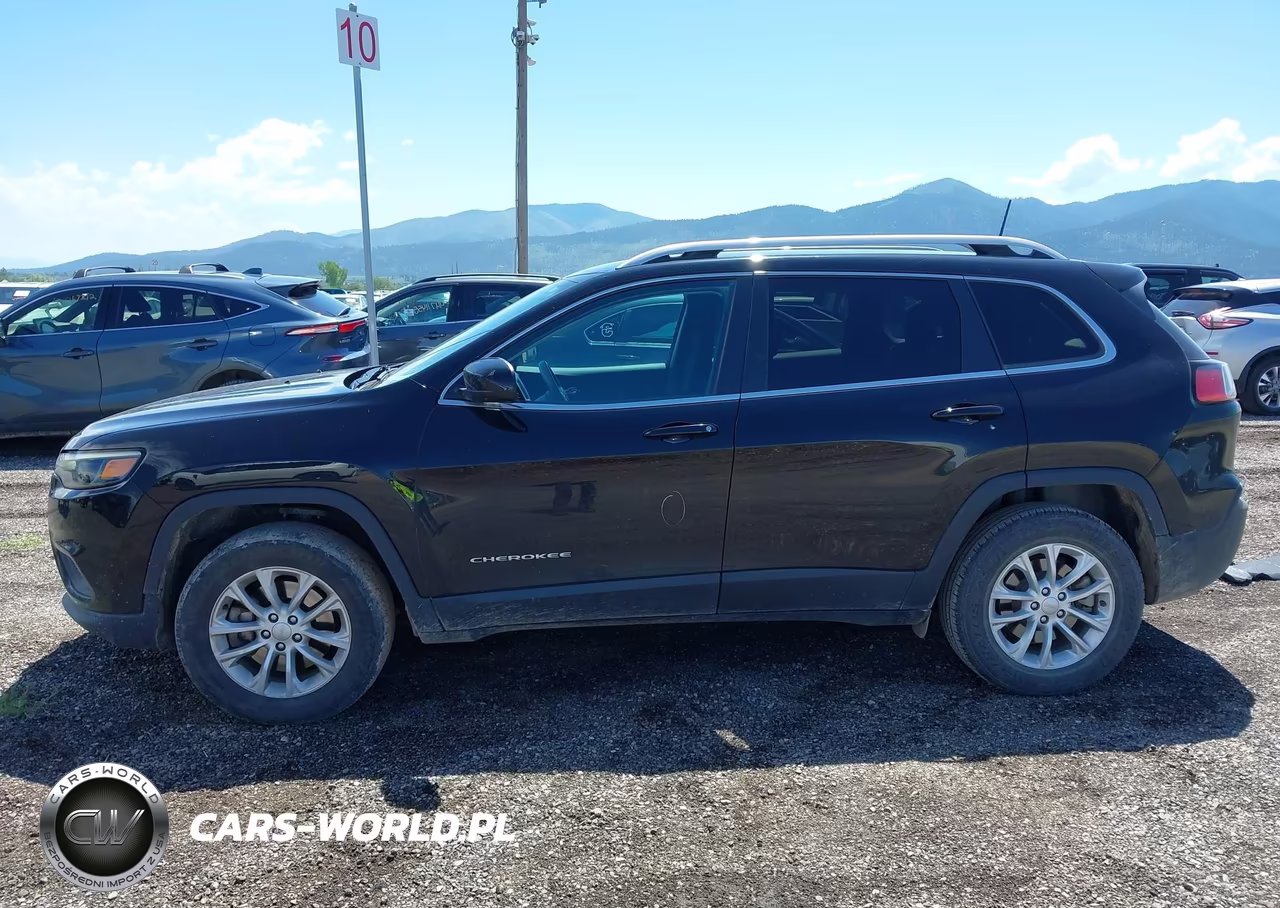 2019 Jeep Cherokee Latitude 4X4 VIN:1C4PJMCB5KD444938 - 16