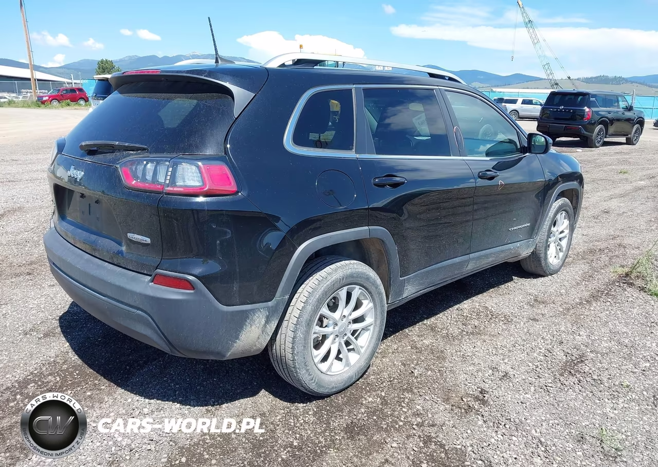 2019 Jeep Cherokee Latitude 4X4 VIN:1C4PJMCB5KD444938 - 4