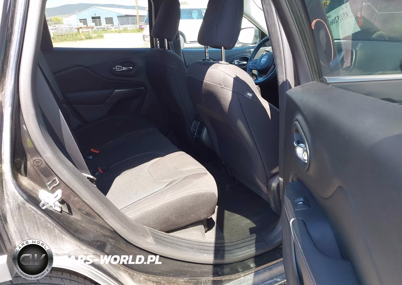 2019 Jeep Cherokee Latitude 4X4 VIN:1C4PJMCB5KD444938 - 8