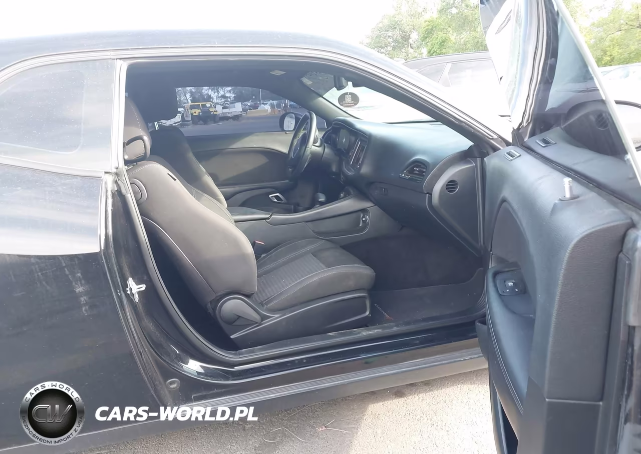 2018 Dodge Challenger Sxt VIN:2C3CDZAG8JH245454 - 5