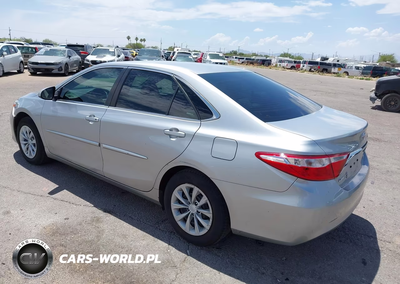 2017 Toyota Camry Le VIN:4T1BF1FK5HU329704 - 3