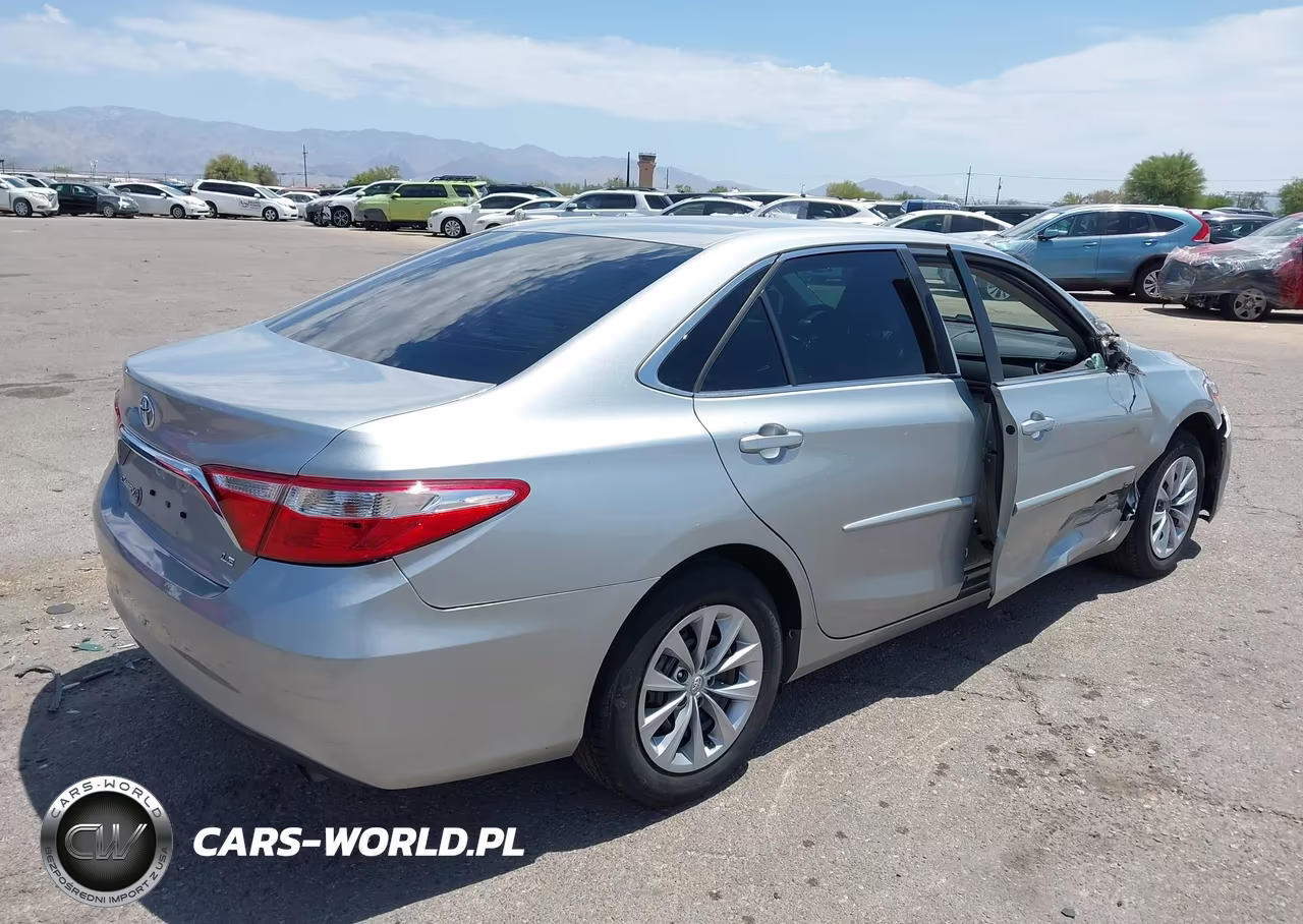 2017 Toyota Camry Le VIN:4T1BF1FK5HU329704 - 4