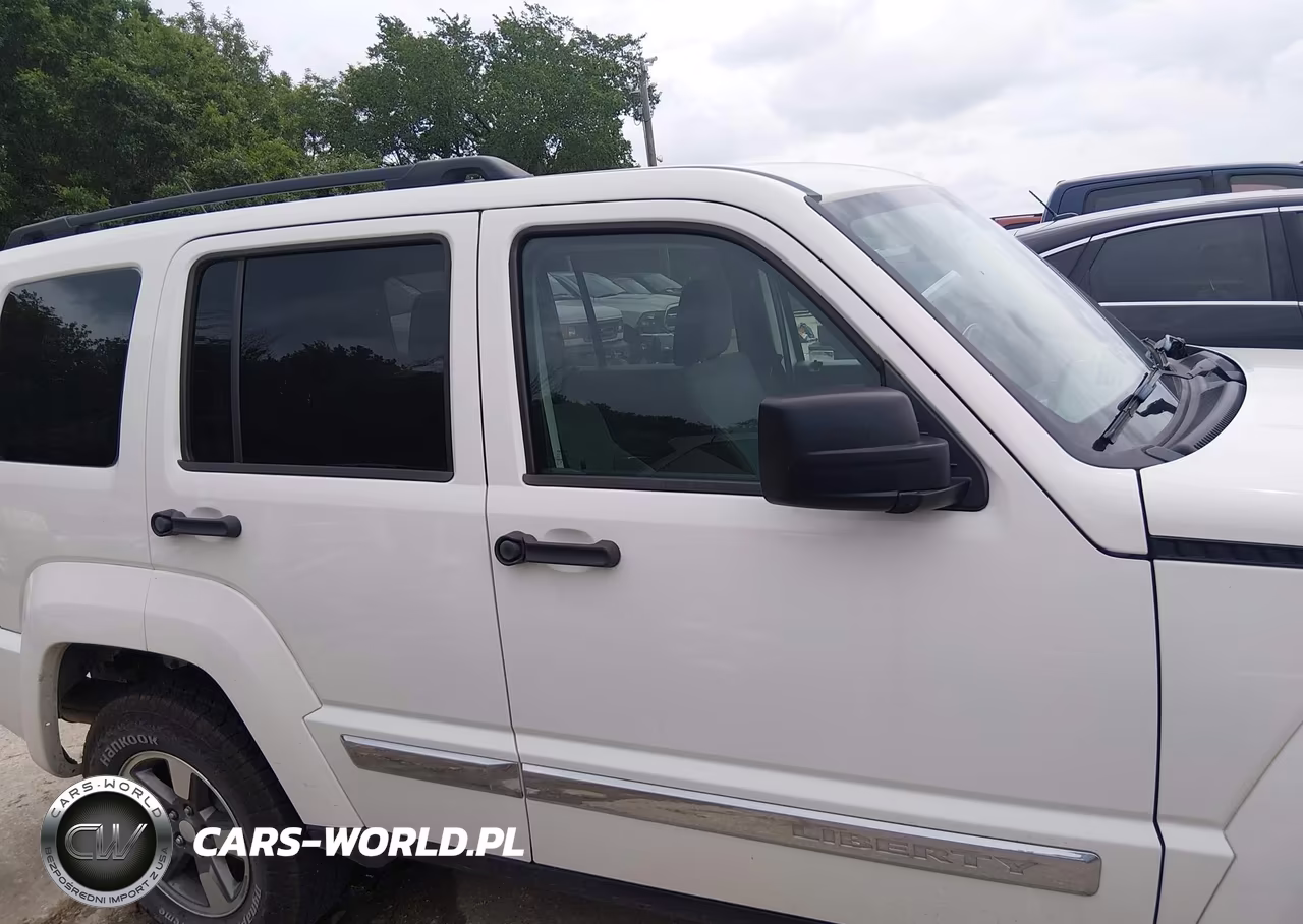 2008 Jeep Liberty Sport VIN:1J8GP28K28W243709 - 13
