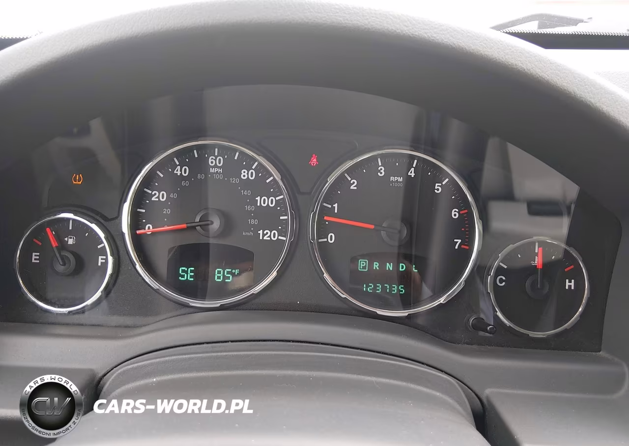 2008 Jeep Liberty Sport VIN:1J8GP28K28W243709 - 7