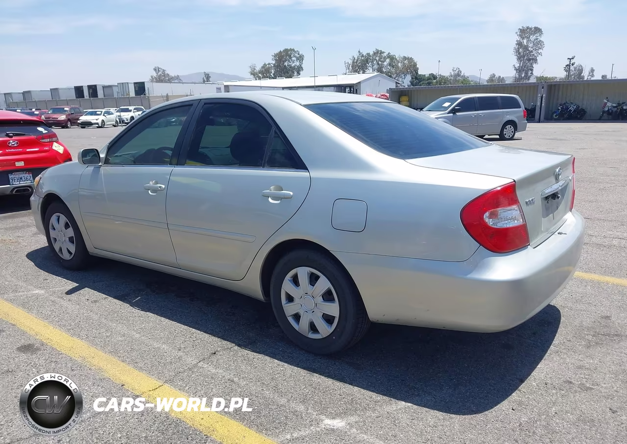 2002 Toyota Camry Le VIN:JTDBE32K320137513 - 3