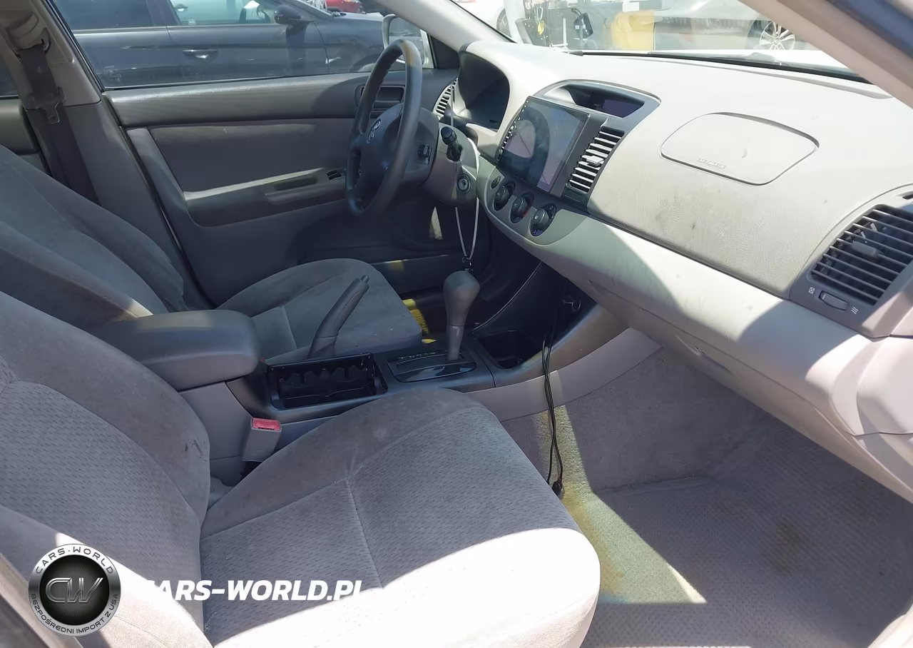 2002 Toyota Camry Le VIN:JTDBE32K320137513 - 5