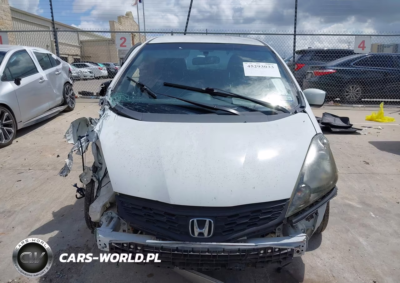 2013 Honda Fit Sport VIN:JHMGE8G51DC039022 - 13