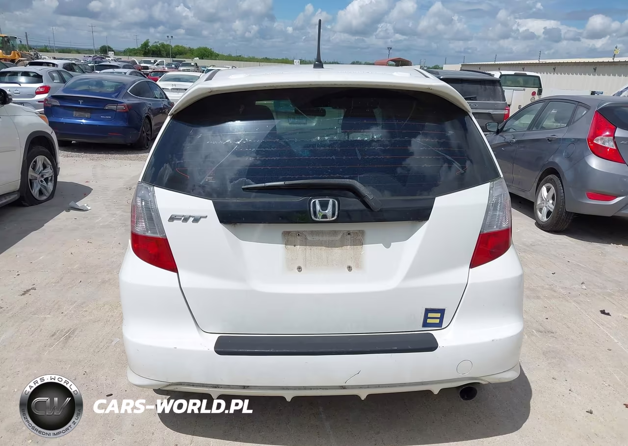 2013 Honda Fit Sport VIN:JHMGE8G51DC039022 - 17