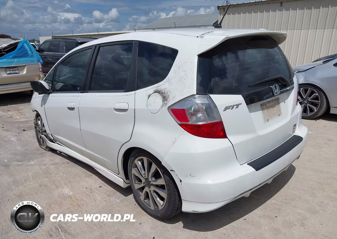 2013 Honda Fit Sport VIN:JHMGE8G51DC039022 - 3