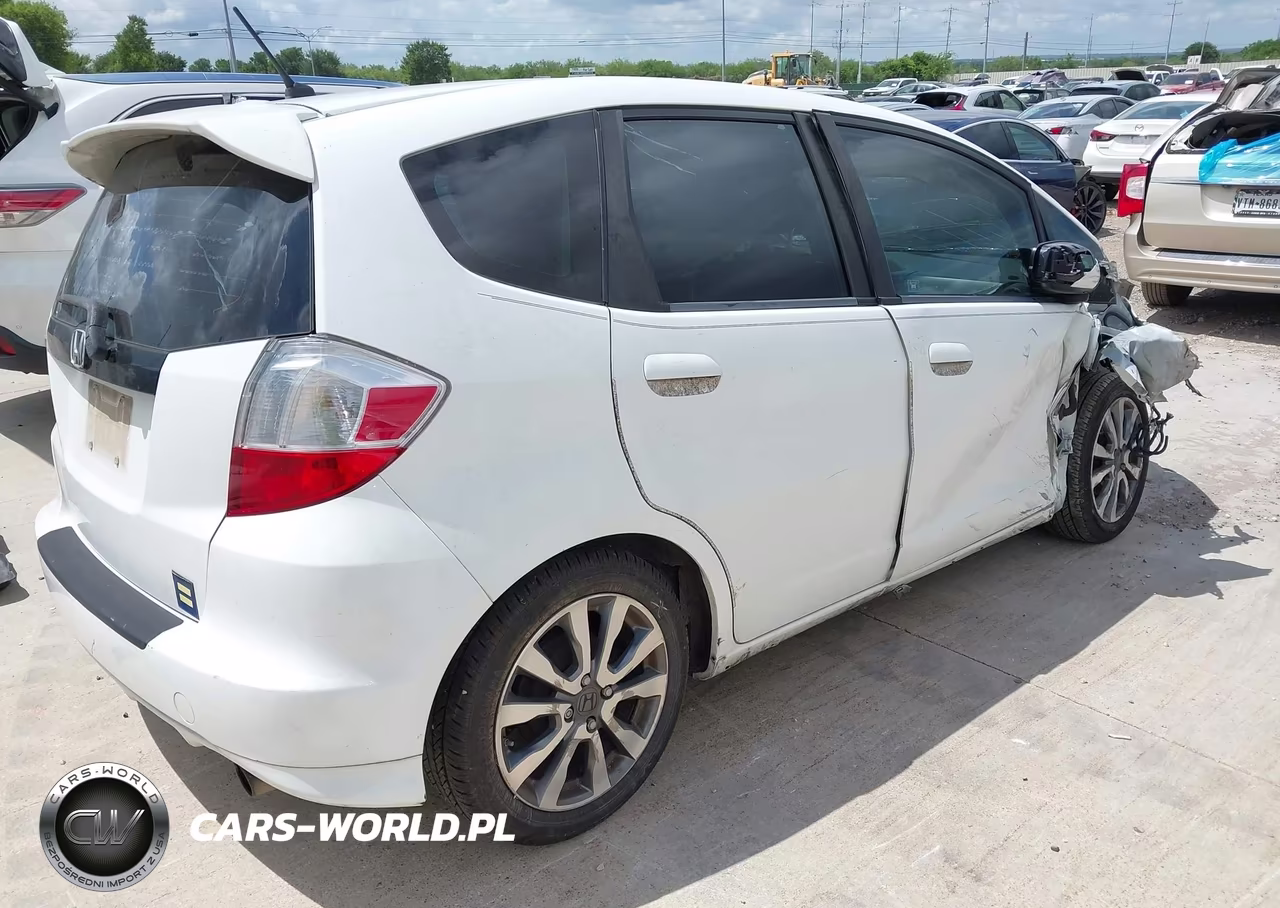 2013 Honda Fit Sport VIN:JHMGE8G51DC039022 - 4