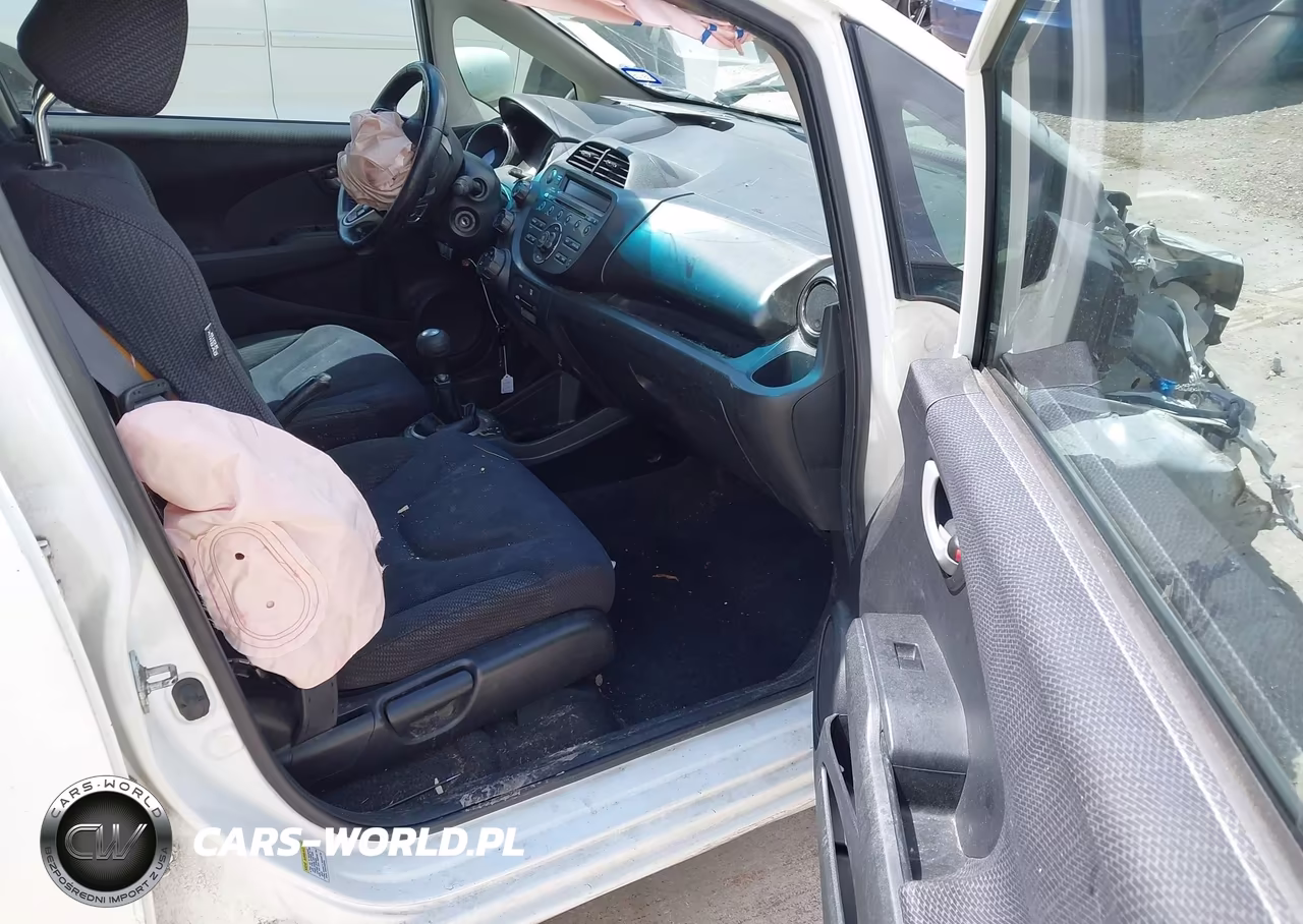 2013 Honda Fit Sport VIN:JHMGE8G51DC039022 - 5