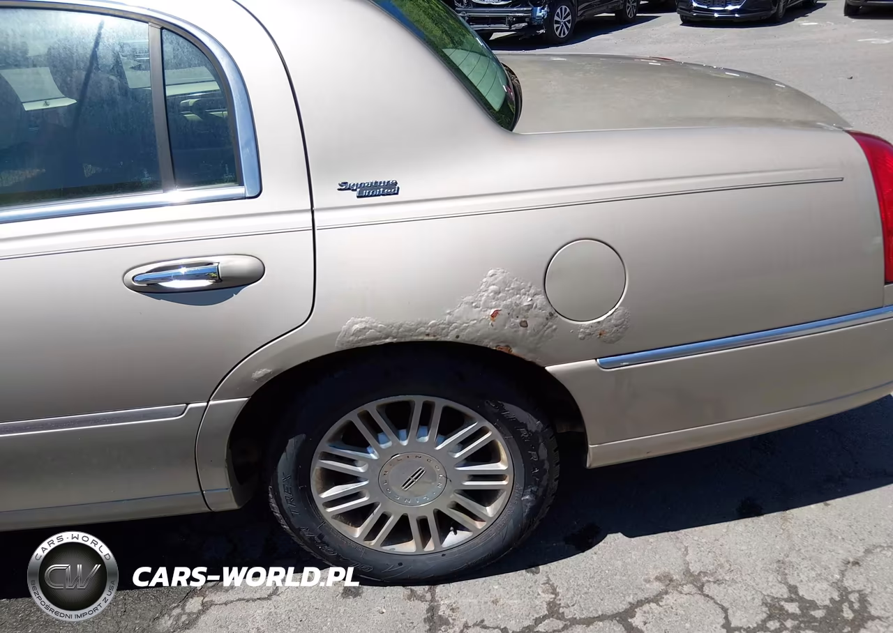 2007 Lincoln Town Car Signature Limited VIN:1LNHM82W17Y608673 - 12