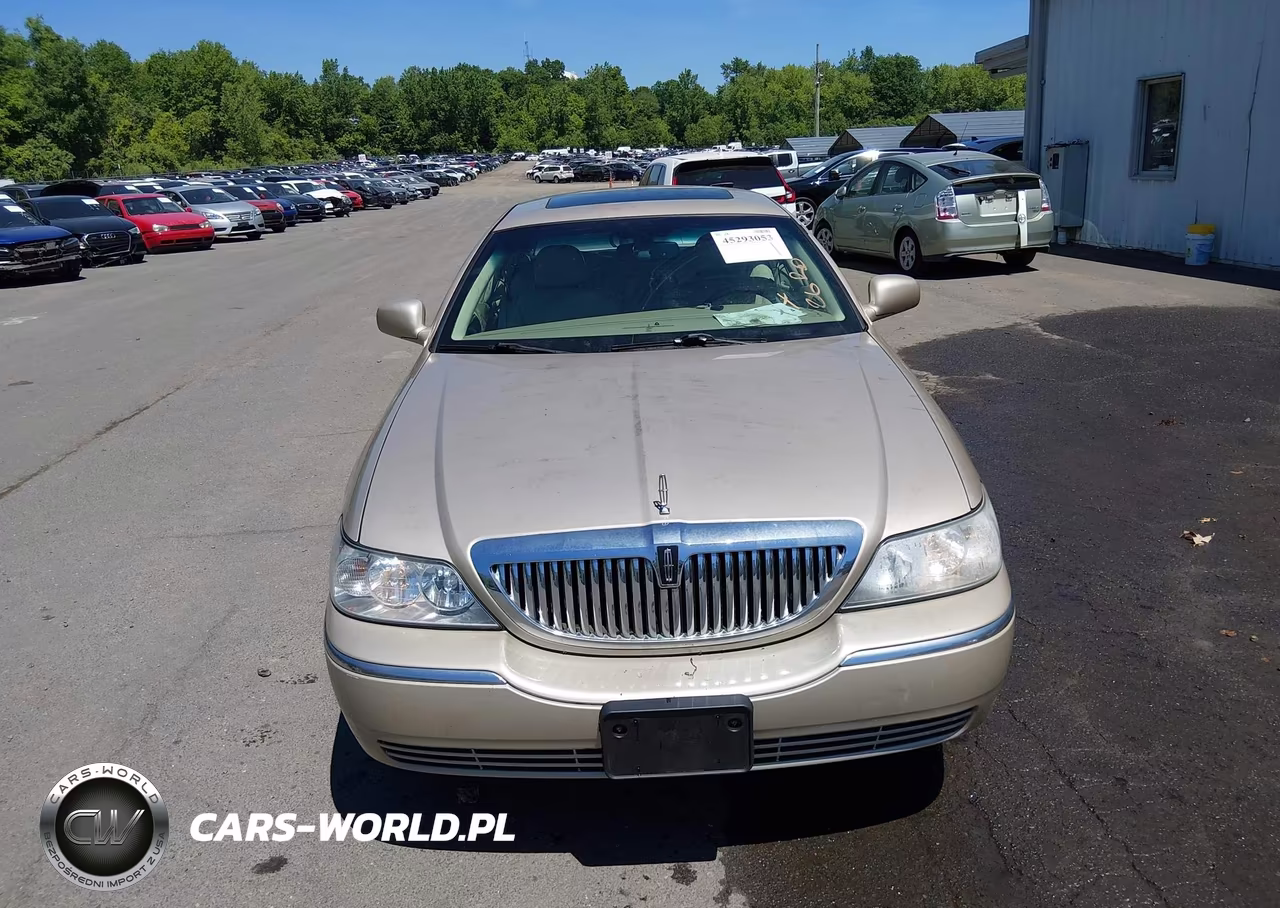 2007 Lincoln Town Car Signature Limited VIN:1LNHM82W17Y608673 - 6