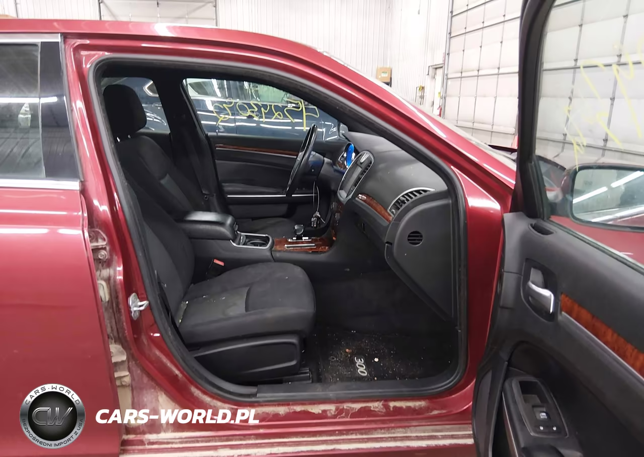 2012 Chrysler 300 VIN:2C3CCAAG3CH261469 - 5