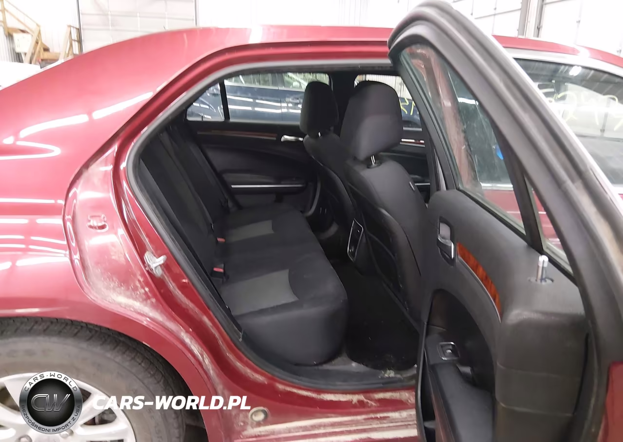 2012 Chrysler 300 VIN:2C3CCAAG3CH261469 - 8