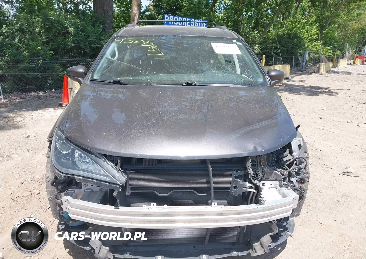 2017 Chrysler Pacifica Touring-L VIN:2C4RC1BG0HR540142 - 13