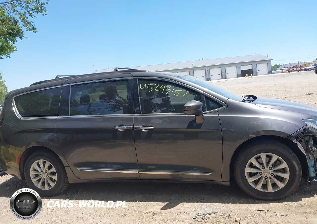 2017 Chrysler Pacifica Touring-L VIN:2C4RC1BG0HR540142 - 14